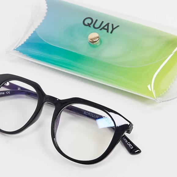 Quay Scrollin unisex blue light glasses in black - Picture 1 of 7